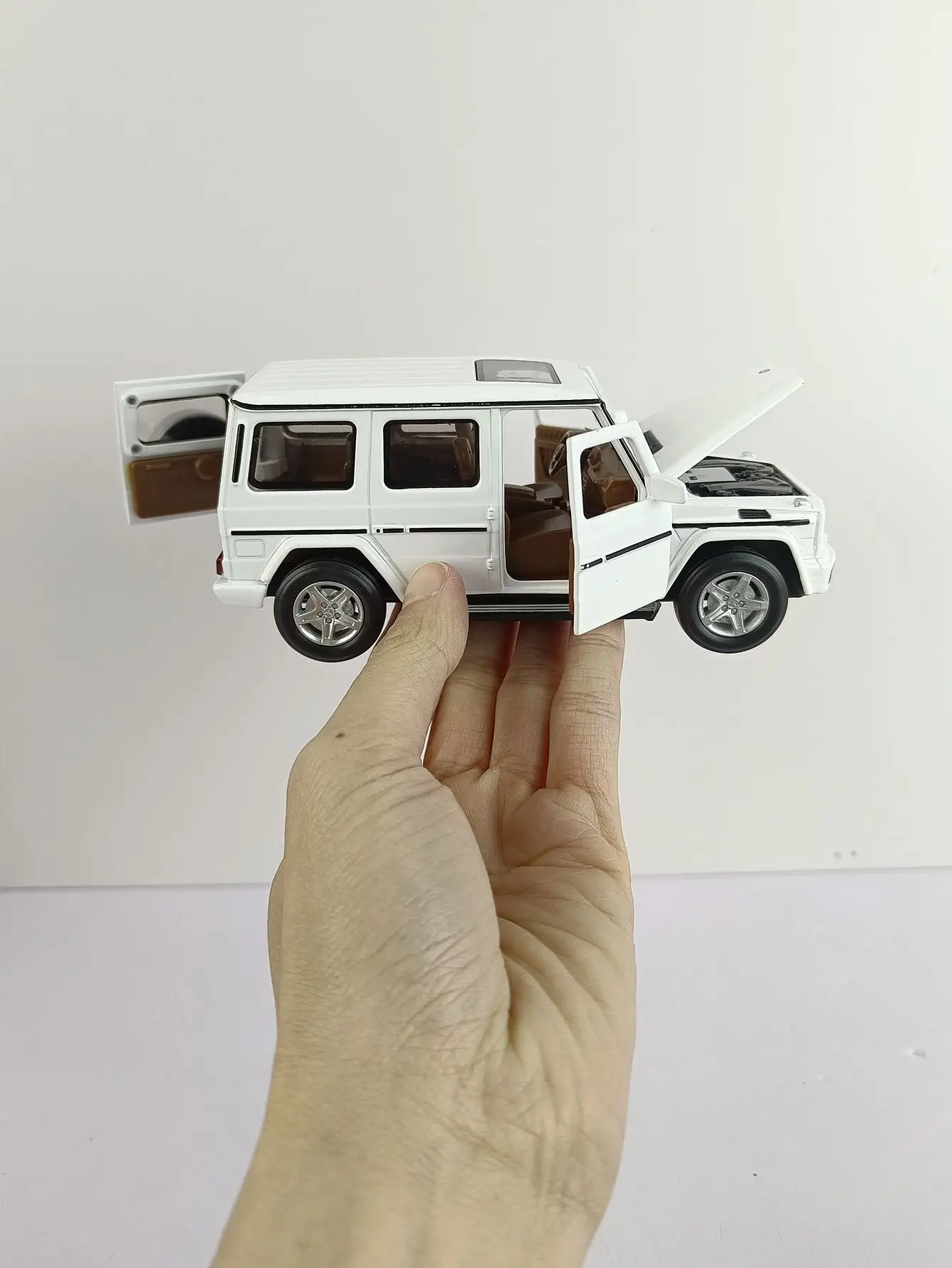 1:32 Mercedes-benz G350D Alloy Car Model With Pull Back Sound Light Gift Collection Diecast Toy Model 6