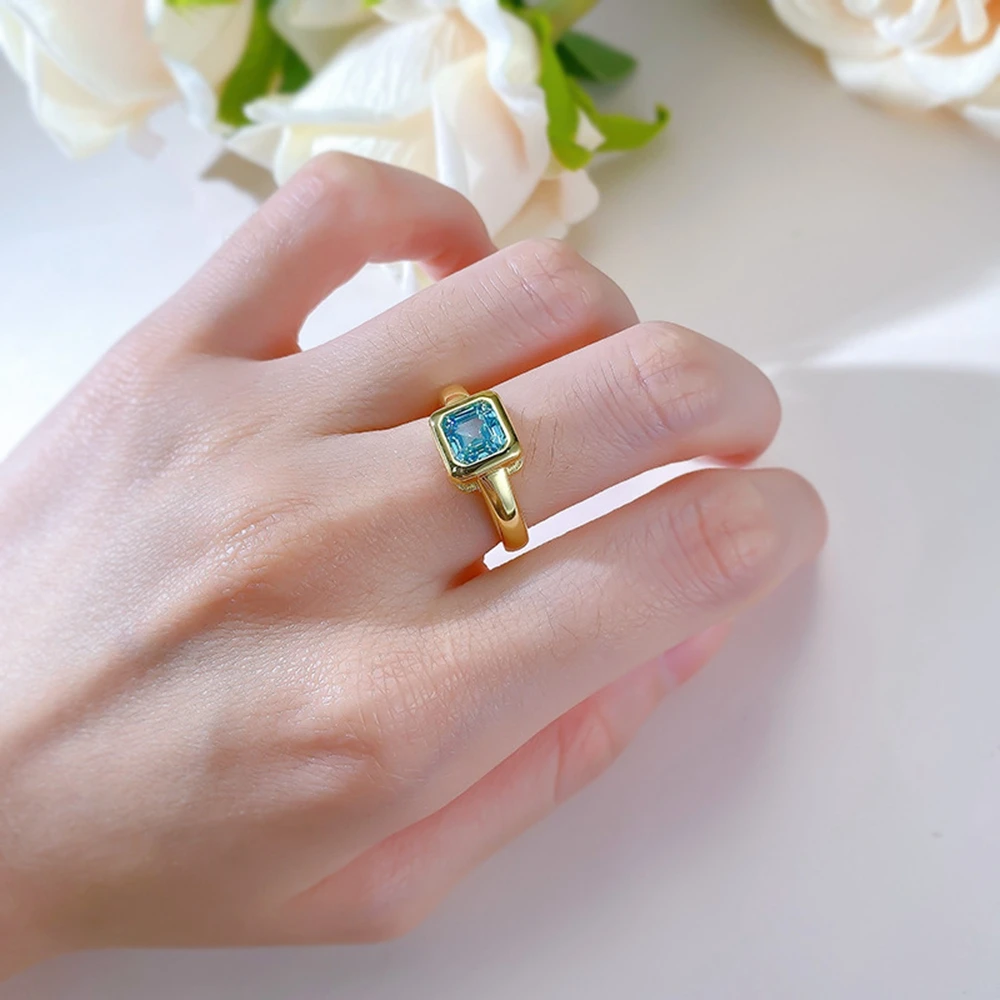 NO.647 天然石アクアマリンのデザイン薔薇ピアス 軽