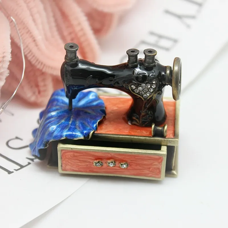 Shinnygifts Decorazione Per Macchina Da Cucire Vintage Nuova Confezione Regalo Per Gingillo Con Piccoli Ornamenti Smaltati In Metallo