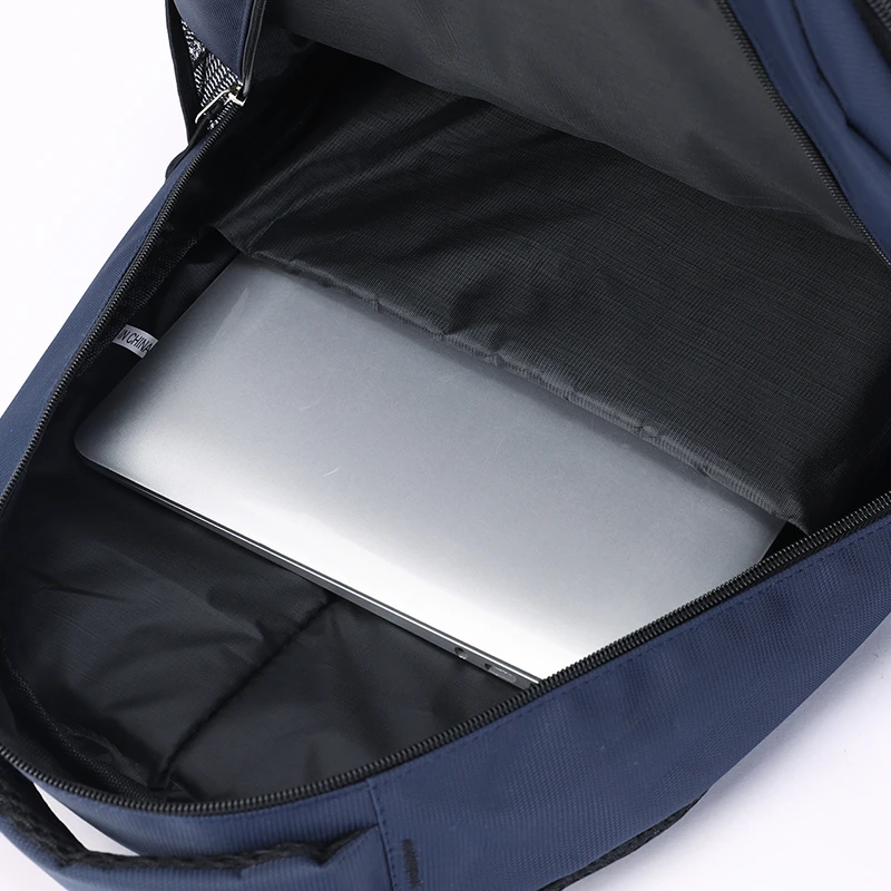 Large-capacity leisure backpack with multiple pockets, adjustable shoulder strap, zipper closure, and polyester lining, suitable