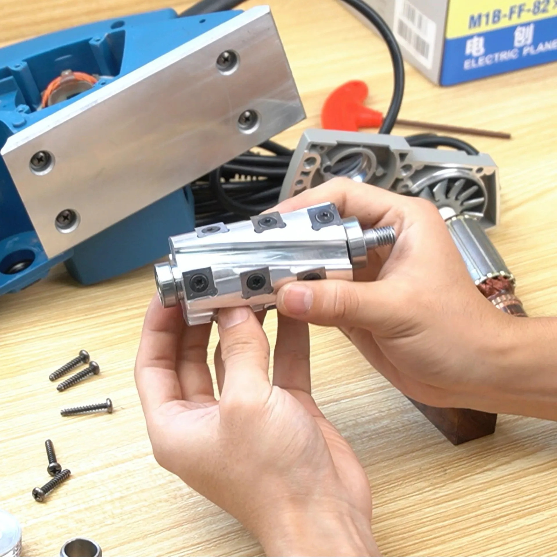 

Portable electric planer spiral cutter head replacable inserts freeshipping 4 Rows 12 inserts Spiral cutter shaft