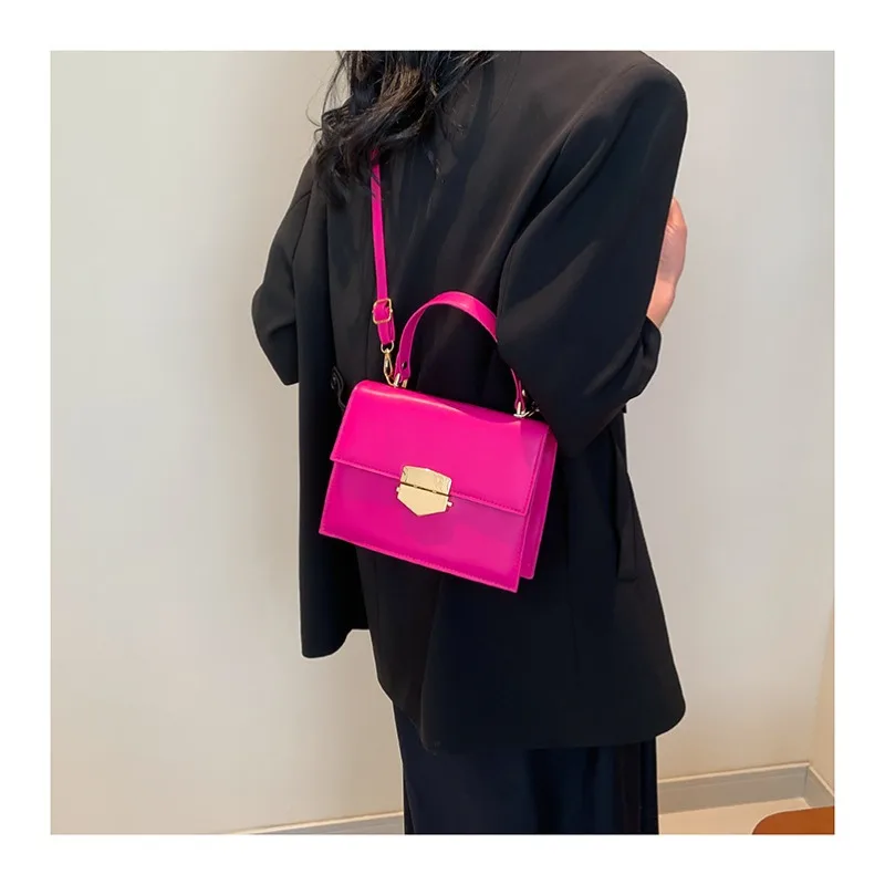 

New Exquisite Small Square Shoulder Bag Women Fashion Joker Commuter Shoulder Bag Slung Under The Arm High-quality Handbag