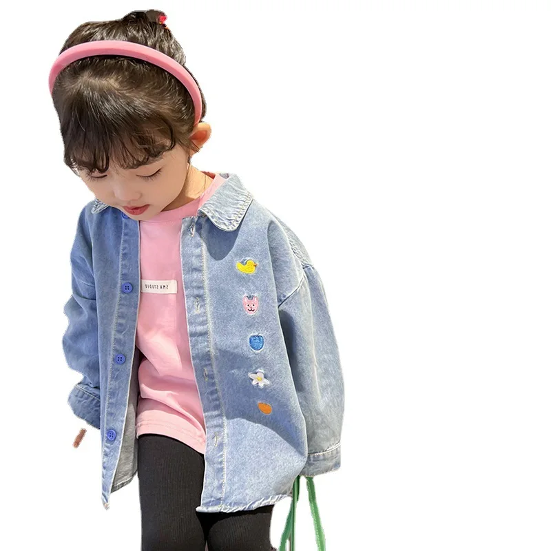 

Джинсовая рубашка для девочек, Новинка весна-осень 2023, Детский Повседневный модный декоративный топ с мультяшной вышивкой, детская одежда