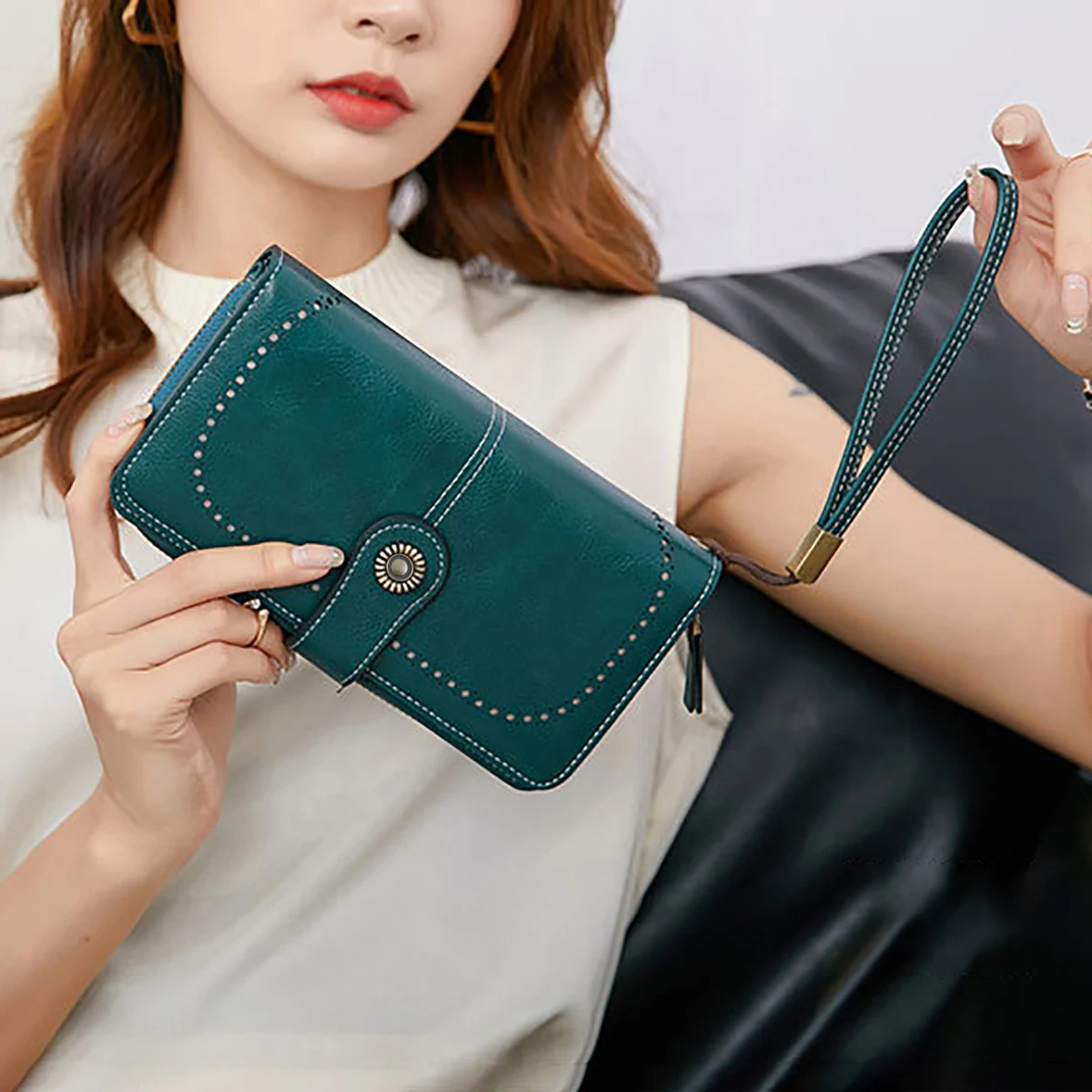 Luxury Texture RFID Blocking Women's Wallet - Retro Hollow Design with Wrist Strap & Large Capacity