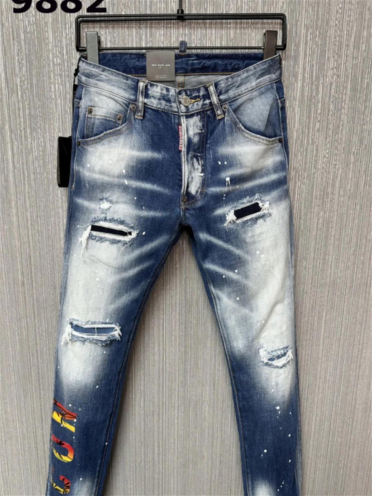 

2024 Spring/Summer New D2 Jeans Fashion Men's Washed and Worn Hole Patches 3D Cut Small Feet Light Grey Pants