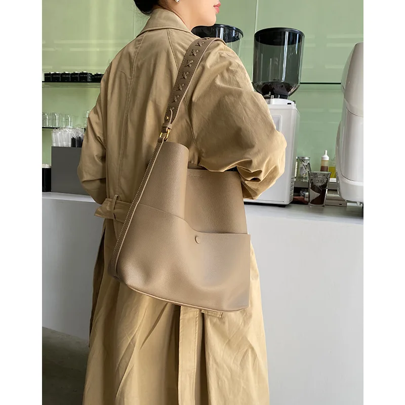 2023 Leather Bag Women's Shoulder Luxury Brand Casual Soft Leather Large Capacity Commuter Tote Bag