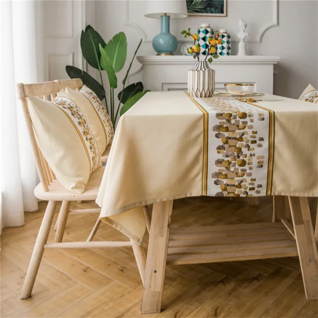 식탁에 고급스러움과 우아함을 더하는 럭셔리 자수 꽃 장식 린넨 식탁보