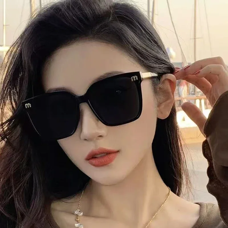 Luxury Designer Square Letter Mirror Sunglasses for Women - Trendy Vintage Travel Shades