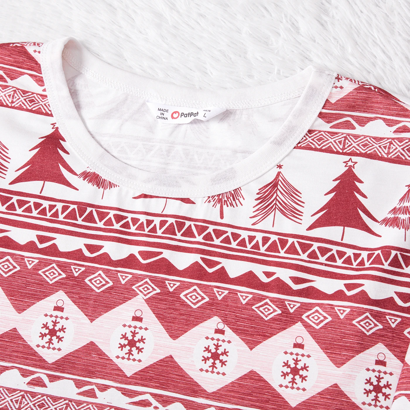thumbnail image 4 of Conjuntos de pijamas de manga larga con estampado de árboles de Navidad a juego para toda la familia de Naia™ (resistentes al fuego), 4 of 5