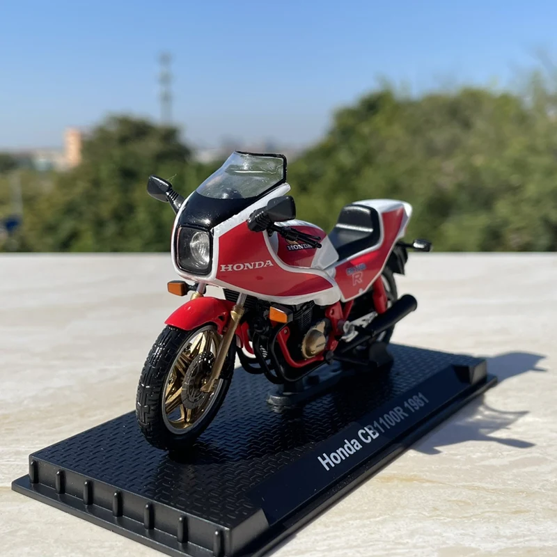 

1:18 HONDA CB1100R 1981 Alloy Sports Motorcycle Model Diecasts Metal Toy Track Racing Motorcycle Model Simulation Childrens Gift