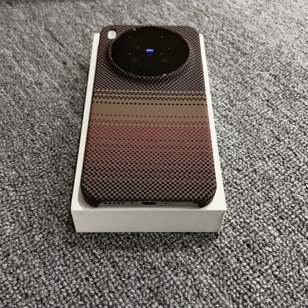 Luxury Carbon Fiber Kevlar Pattern Magnetic Phone Case - Anti-Drop Protective Cover