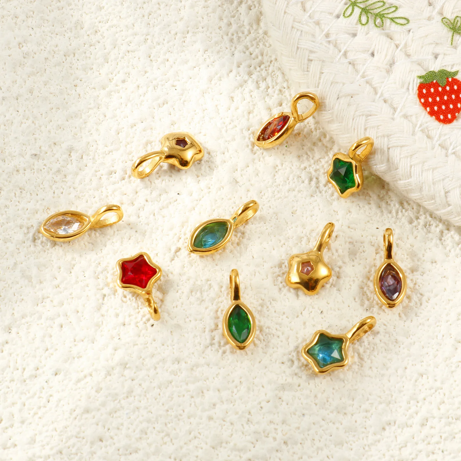 2 Stück Mini-Mehrfarben-Strass-Pentagramm-Oliven-Anhänger aus 304 Edelstahl, geometrische Anhänger, 18 Karat vergoldet, für DIY-Halskette – Detail 5