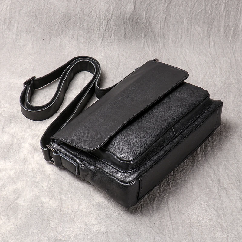 Leatherfocus Men's Shoulder Bag Casual Crossbody Bag Outdoor Daily Mobile Phone Bags Cowhide Retro Sling Bag for 7.9-inch iPad