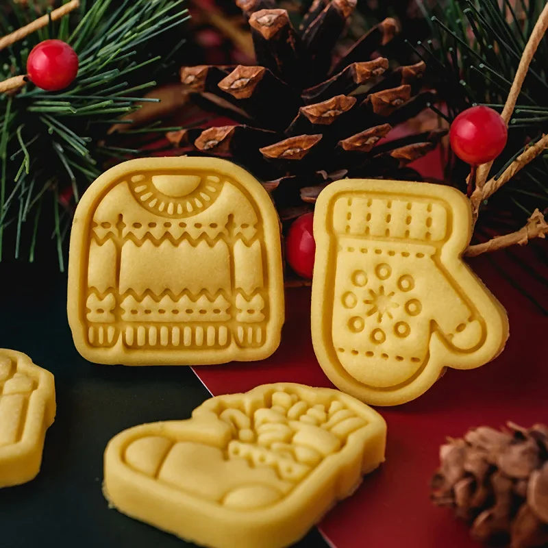 Christmas Mini Cookie Cutter Mold Plastic 3D Santa Elk Gingerbread Man Cartoon Biscuit Stamp Pastry DIY Cake Decorating Tools