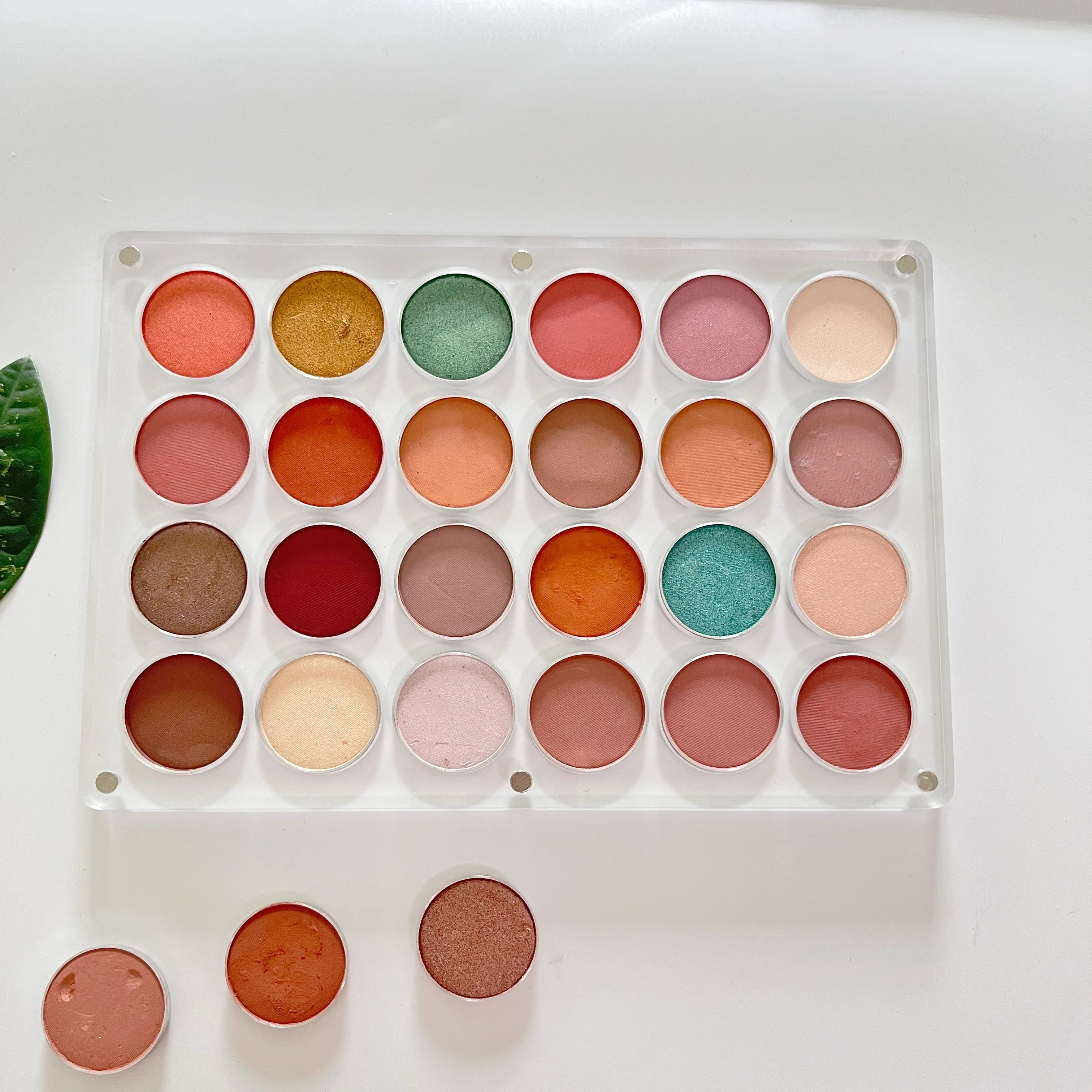 New EMPTY Magnetic Eyeshadow Palette DIY Acrylic All Transparent Elegant Eye Shadow Makeup Palette 26mm*24 holes 2