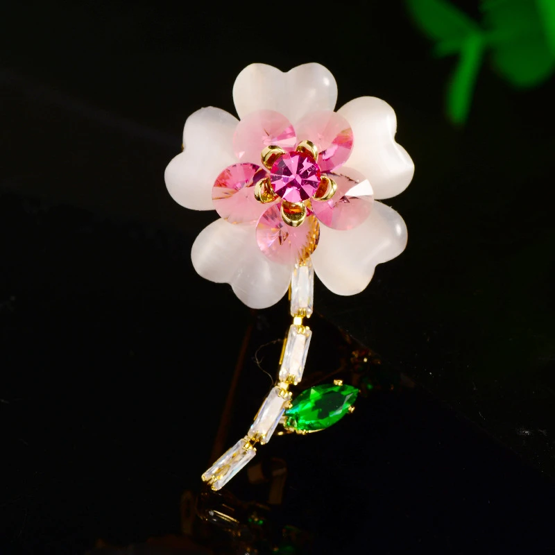 

Classic Chinese Style High-end Opal Zirconium Pink Lotus Brooch Pin for Women Cheongsam Dress Elegant Corsage Pin Accessories