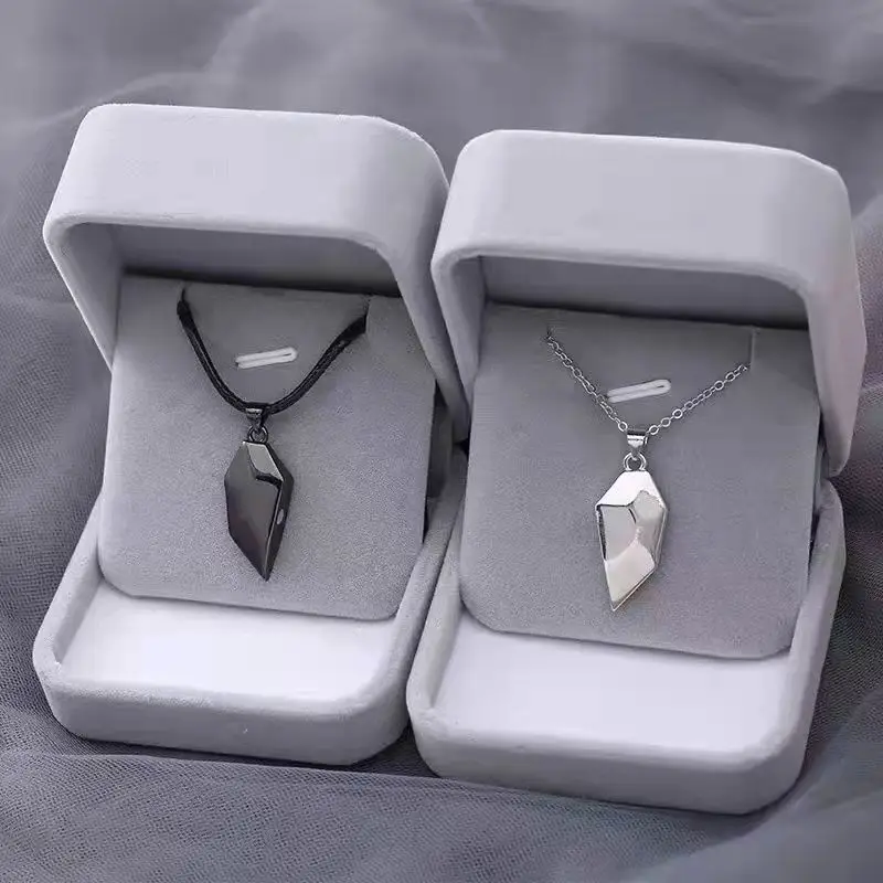 

Magnetic Couple Necklace For Lovers Gothic Punk Heart Pendant Necklace For Men Women Korean Fashion Necklaces Party Gift Jewelry