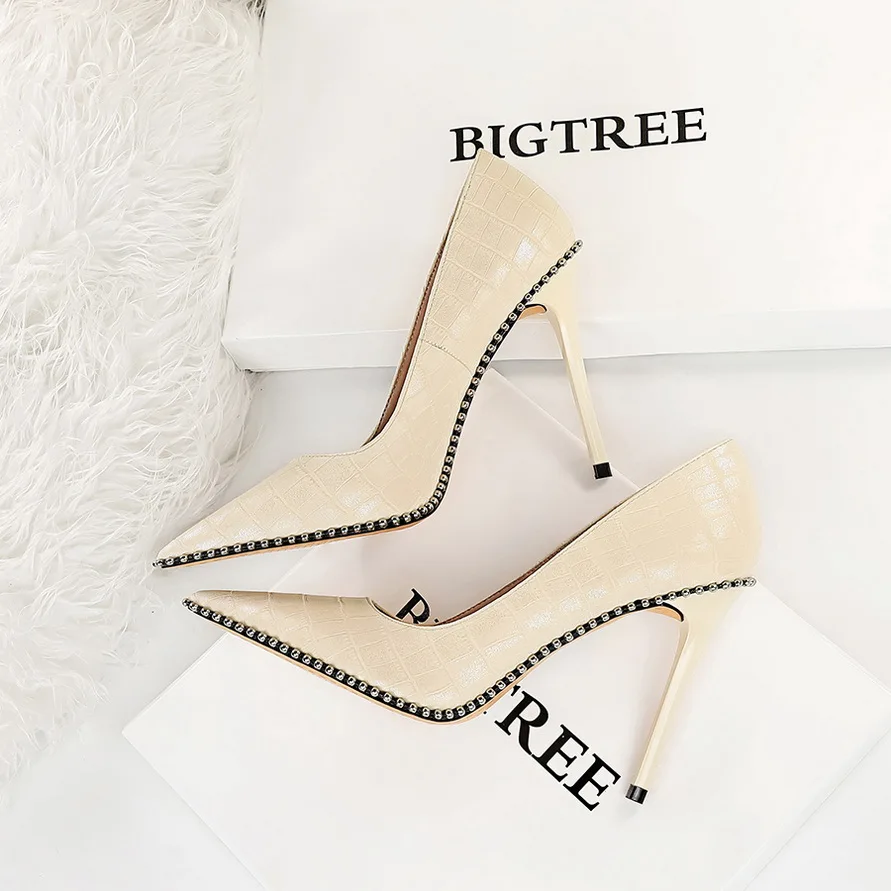 BIGTREE Women High Heels Studded Rivets Bridal Pumps Lady Fetish Retro Stone Pattern Stiletto Heels Scarpins Sexy Party Shoe