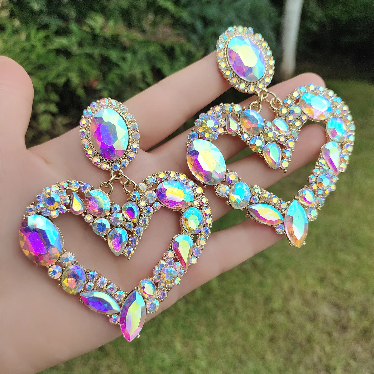 

Girlgo Retro Hollow Heart-Shaped Colorful Crystal Earrings For Women Exaggerated Shinny Rhinstone Drop Earrings Wedding Jewelry