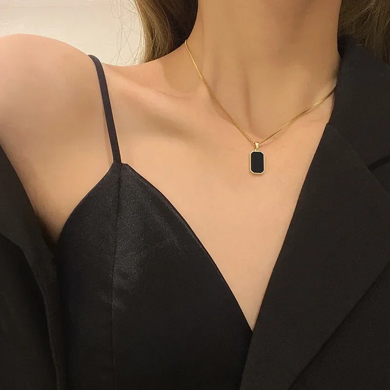 

Trendy gold square black shell titanium steel necklace geometric personality versatile clavicle chain jewelry ins style