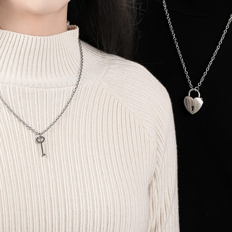 Set di Gioielli per San Valentino, Regalo per Innamorati, Collana con Ciondolo a Chiave in Acciaio Inox e Bracciale con Lucchetto a Cuore