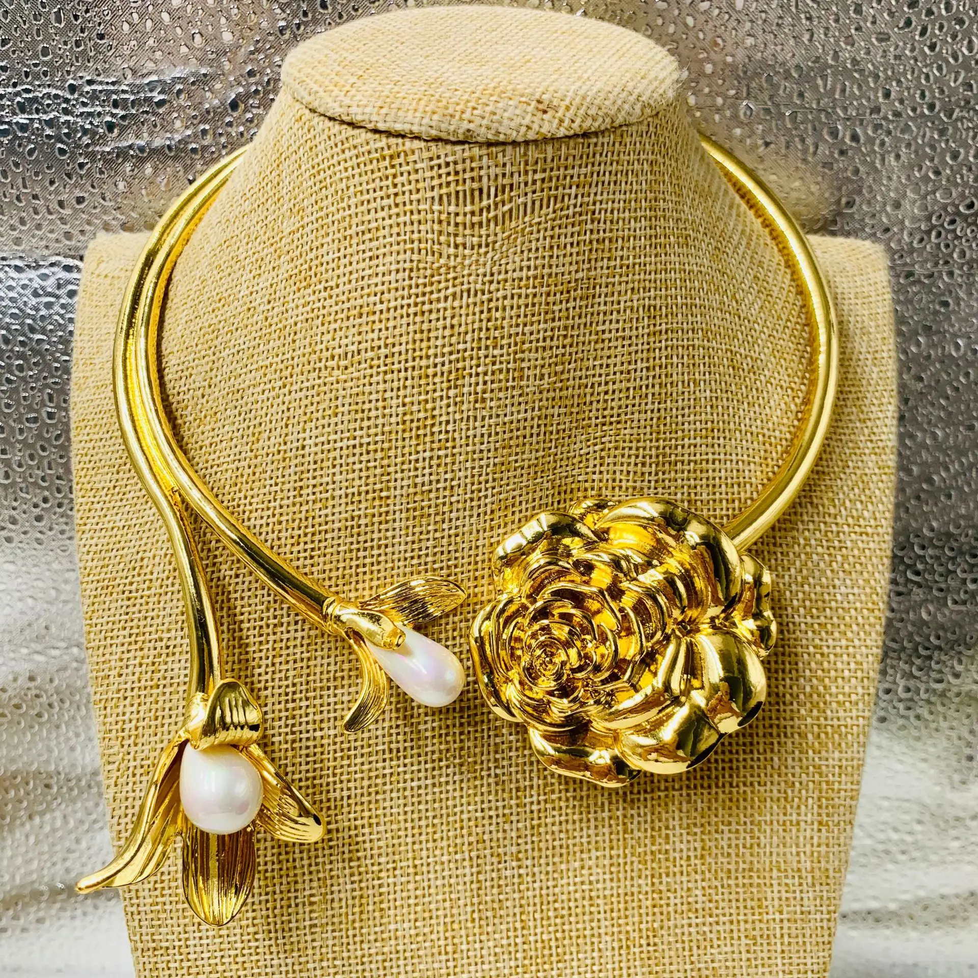 European and American colorful pearls exaggerate heavy industry camellia collar