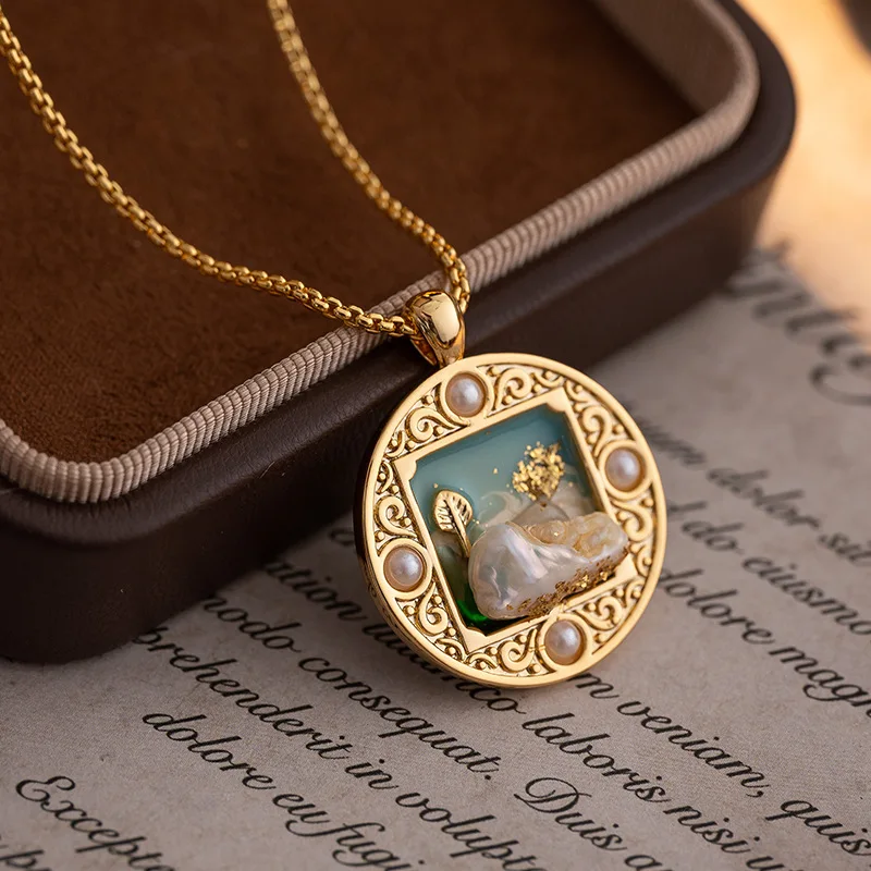 Light luxury vintage irregular natural freshwater pearl necklace for women