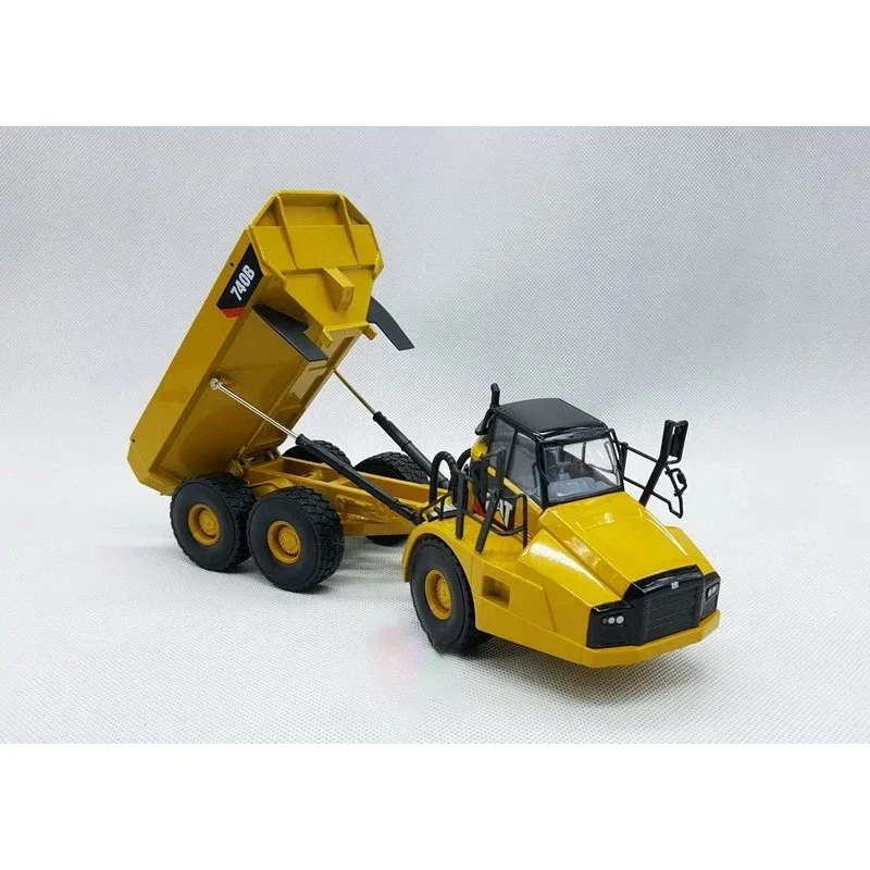 Construction Machinery Die-casting 1:50 Scale Car 740B