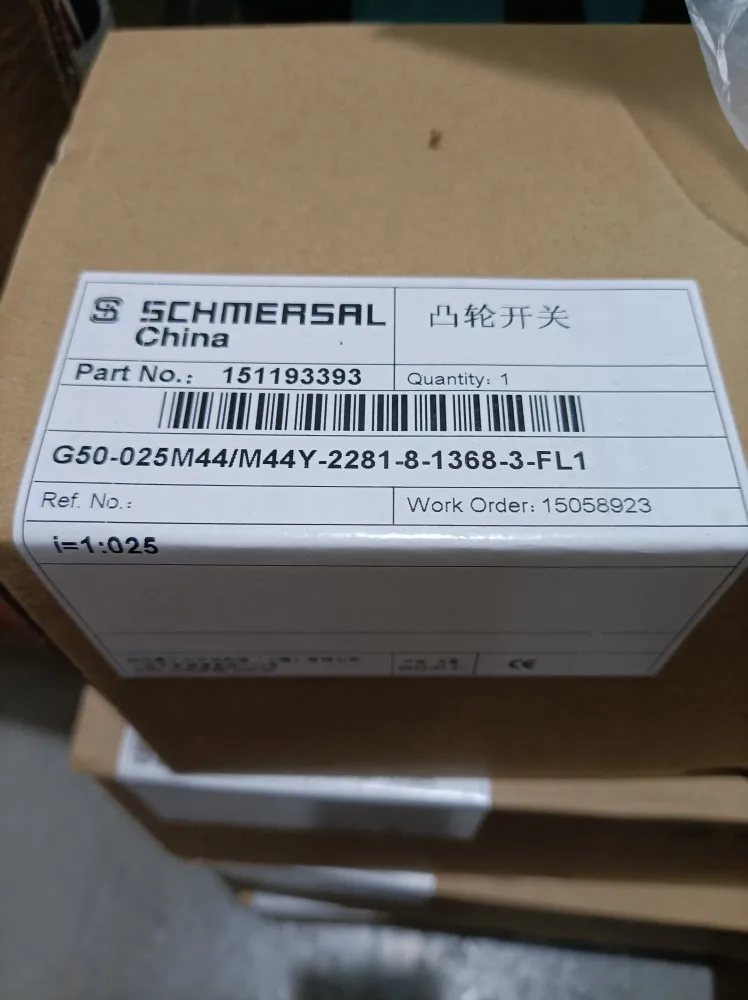 

New original CAM switch G50-025M44/M44Y-2281-8-1368-3-FL1