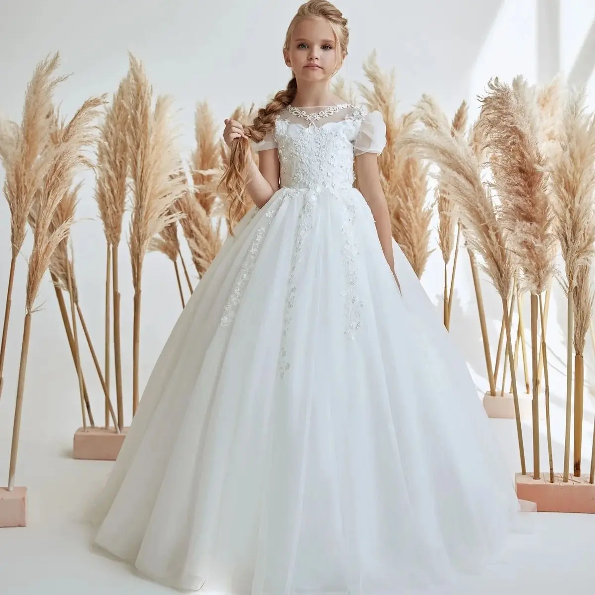 

Cap Sleeves Flower Girl Dresses For Weddings Ball Gown Tulle Appliques Pearls Long First Communion Dresses Little Girl