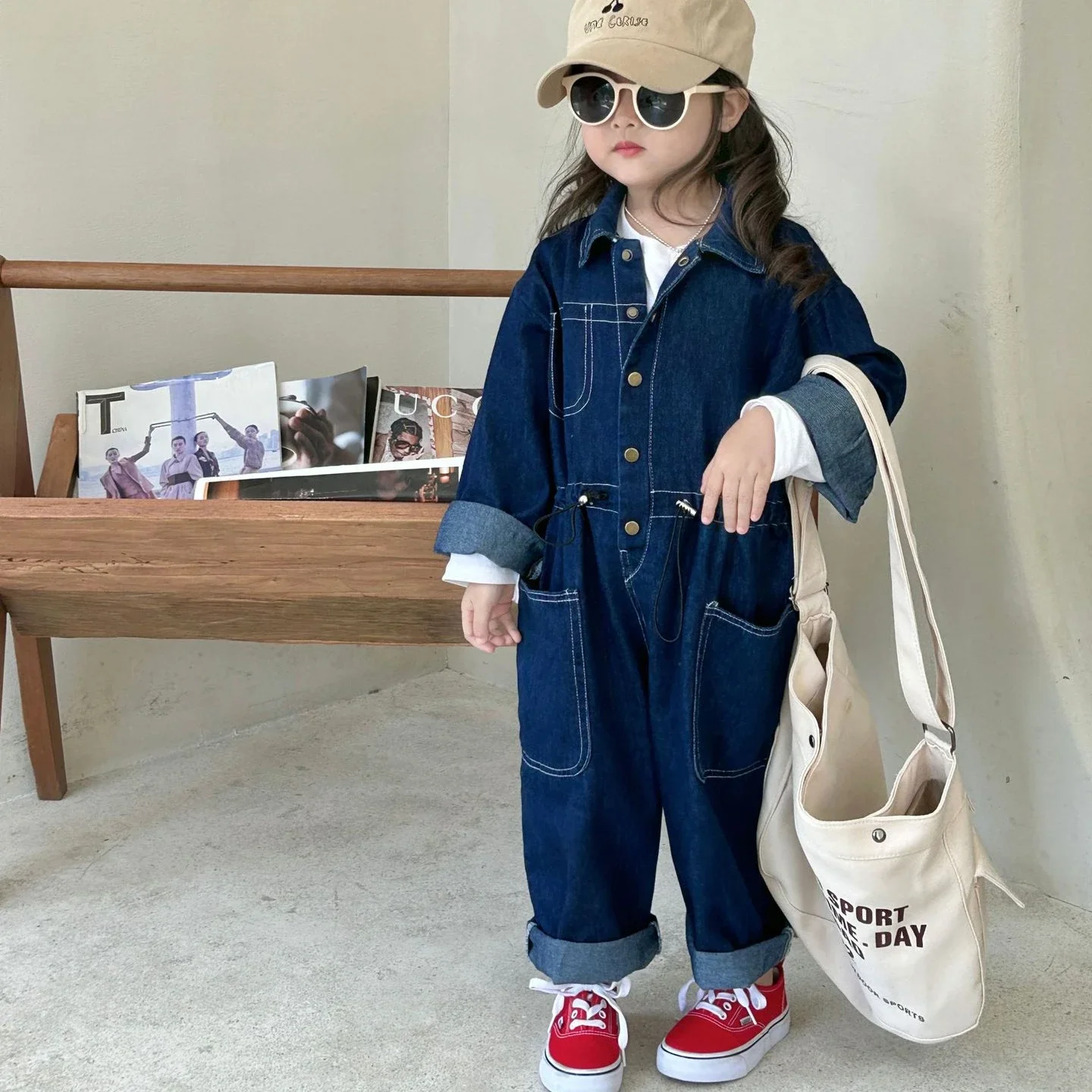 

Новинка весны 2023, детская одежда, корейская детская одежда, повседневные Модные цельные джинсы для мальчиков и девочек, детские брюки