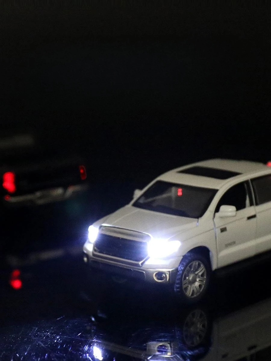 1/32 TOYOTA Tundra TRD Pickup Diecast Toy Truck Model Miniature Pull Back Doors Openable Sound & Light Collection Gift For Boy 5