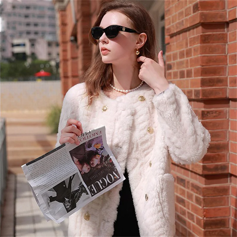 Women's Outdoor Winterproof Fur Coat Premium Fleece Fur Winter Thermal Jacket Crewneck Design Comfortable Plush Coat