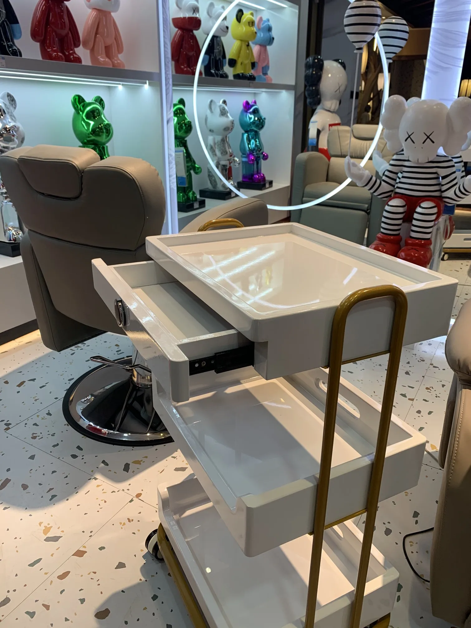 Description Picture 3 of itemNew Beauty Salon Trolleys Light Luxury Salon Furniture Beauty Salon Storage Drawer Rack Home Simple Snack Trolley with Wheels