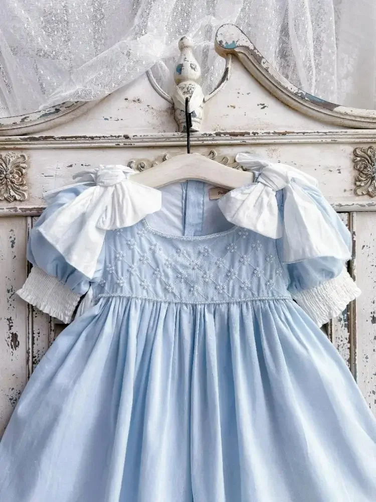 

2024 Kids Spanish Clothes Girls HandMade Blue Dress with Big Bow sleeve Baby Pearl Embrodiery Dresses Children Elegant Frocks