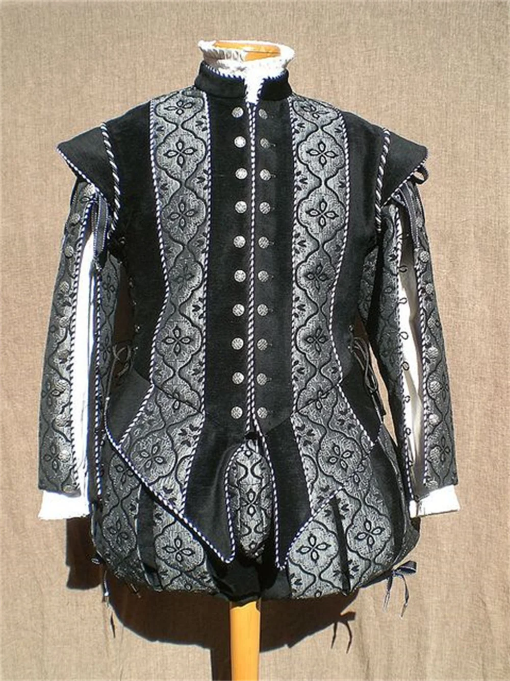 15Th Century Tudor Costume Uomo Royal Prince Tudor King Costume Rinascimentale Steampunk Elisabettiano Mens Doublet Giacca Pantaloni Abito