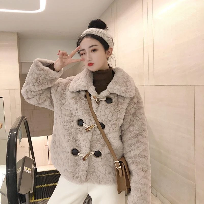 2024 New Warm Lamb Wool Jacket Female Short Overcoat Autumn Winter Korean Imitation Brush Flower Thick Horn Buckle Plush Coat
