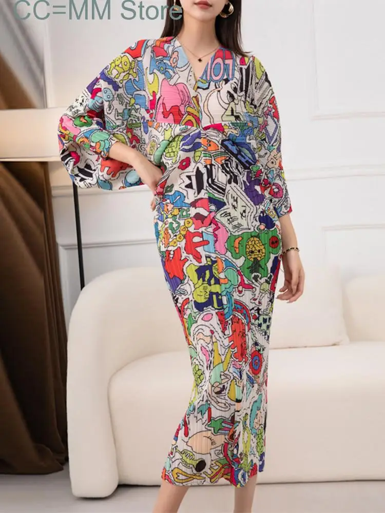 

New Pleated Graffiti Print Batwing Dress For Women V-neck Long Length Loose Style Festival Clothing Female Fashion