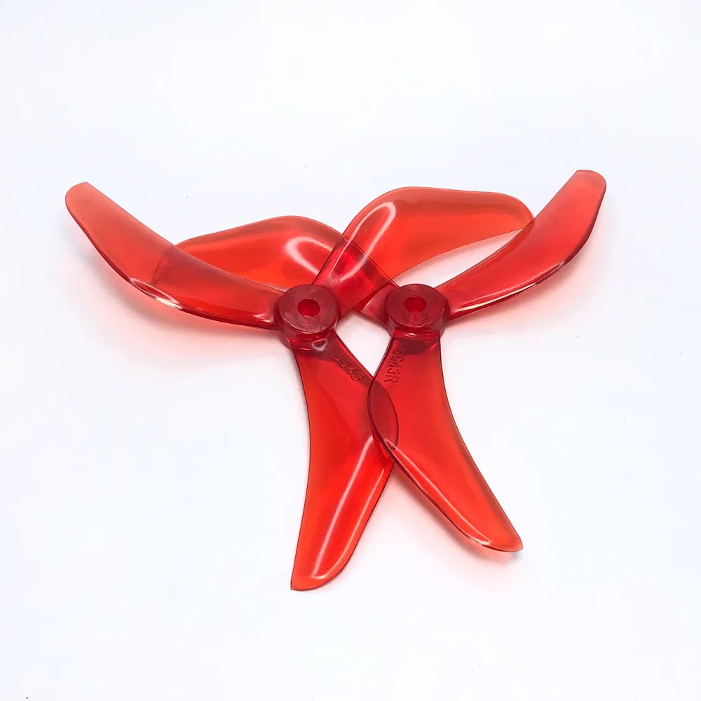 Paire d'hélices 5043 3 pales 5x4.3 pour drone FPV freestyle 5 pouces, avec un angle montrant le pas et le diamètre.