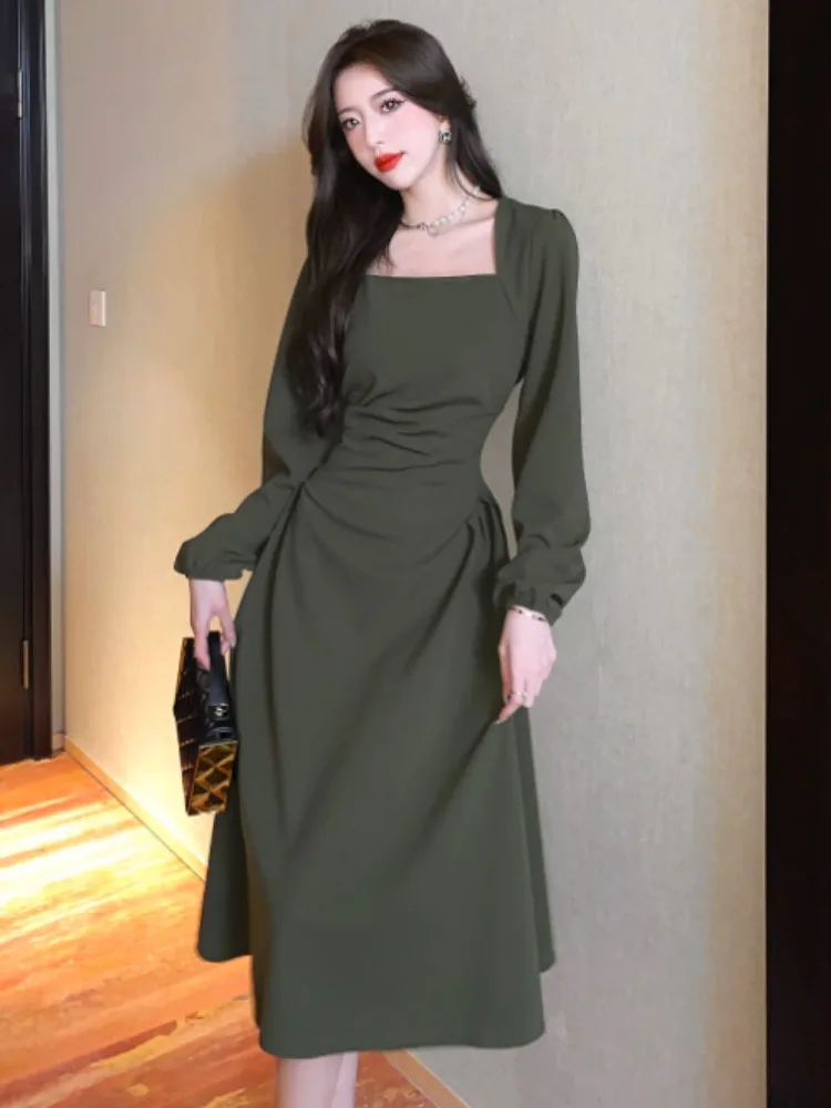 Рисунок 3 - Женское платье-трапеция средней длины