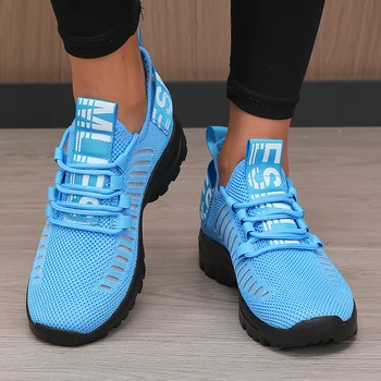 أحذية نسائية شبكية على الموضة 2025 تصميم عصري جديد يسمح بمرور الهواء ومريح ومضاد للانزلاق ونعل للمشي في الهواء الطلق أحذية برباط مسطحة