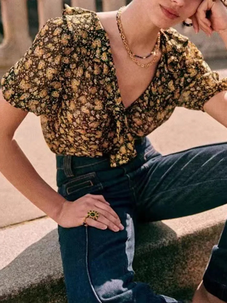 

Женская рубашка с коротким рукавом, цветочным принтом, оборками и V-образным вырезом