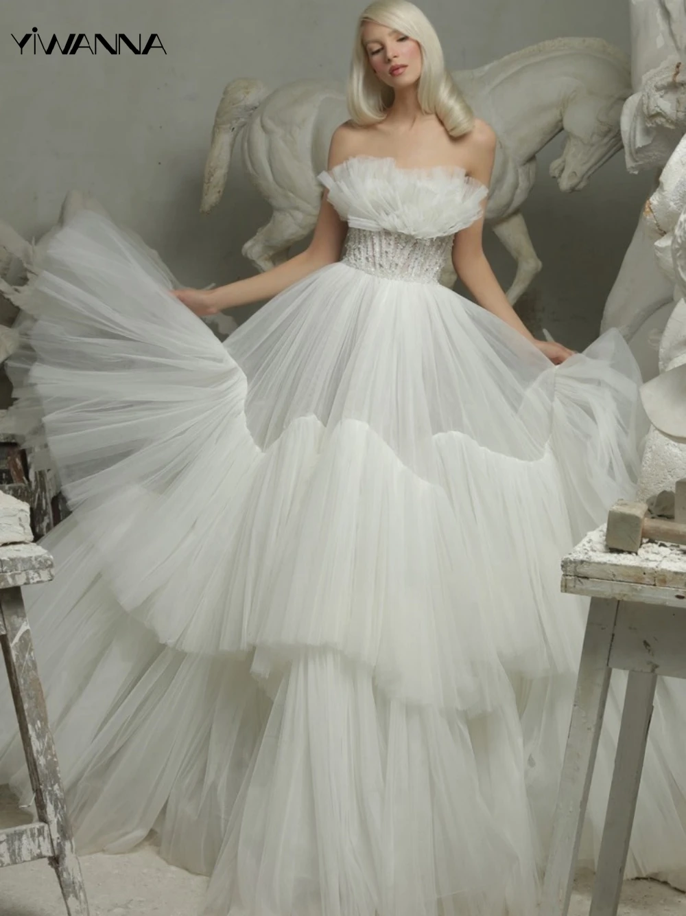 

Sexy Strapless Backless Wedding Dress Sparkly Beads Sequins Dress For Bride Graceful Tiered A-line Bridal Gown Robe De Mariée