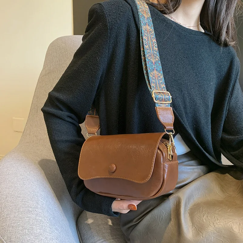 

Retro Fashion Wide Shoulder Bag Women New Simple Casual Commuting Small Crossbody Bag Niche Luxury Brand Design Underarm Bag