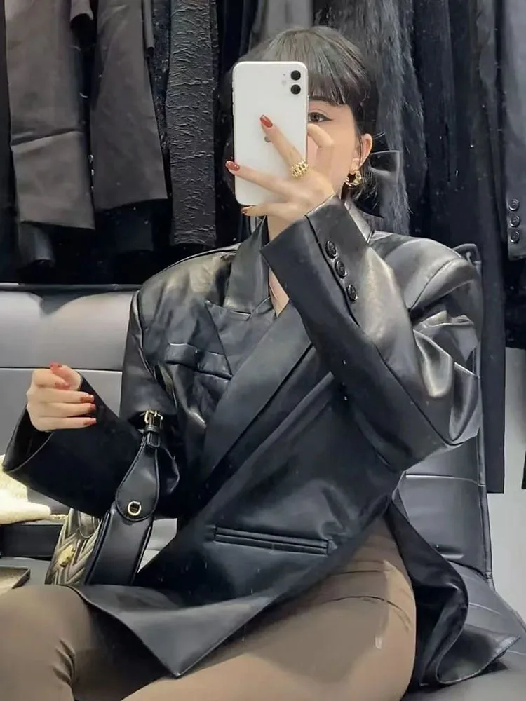 Рисунок 3 - Женская куртка BZVW из искусственной