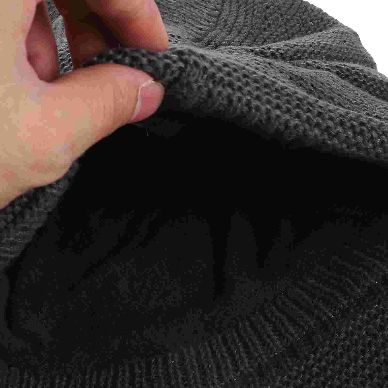 Рисунок 2 - Женская зимняя вязаная шапка с