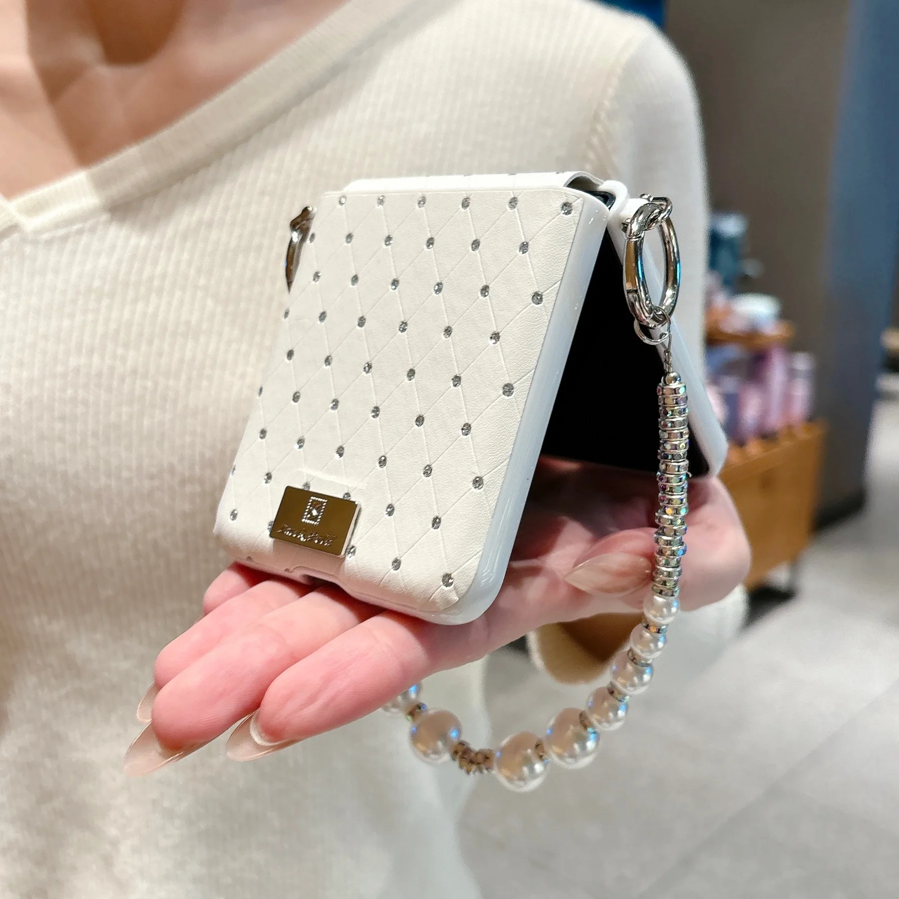 Elegant Glitter Rhinestone Rhombus Case with Chain