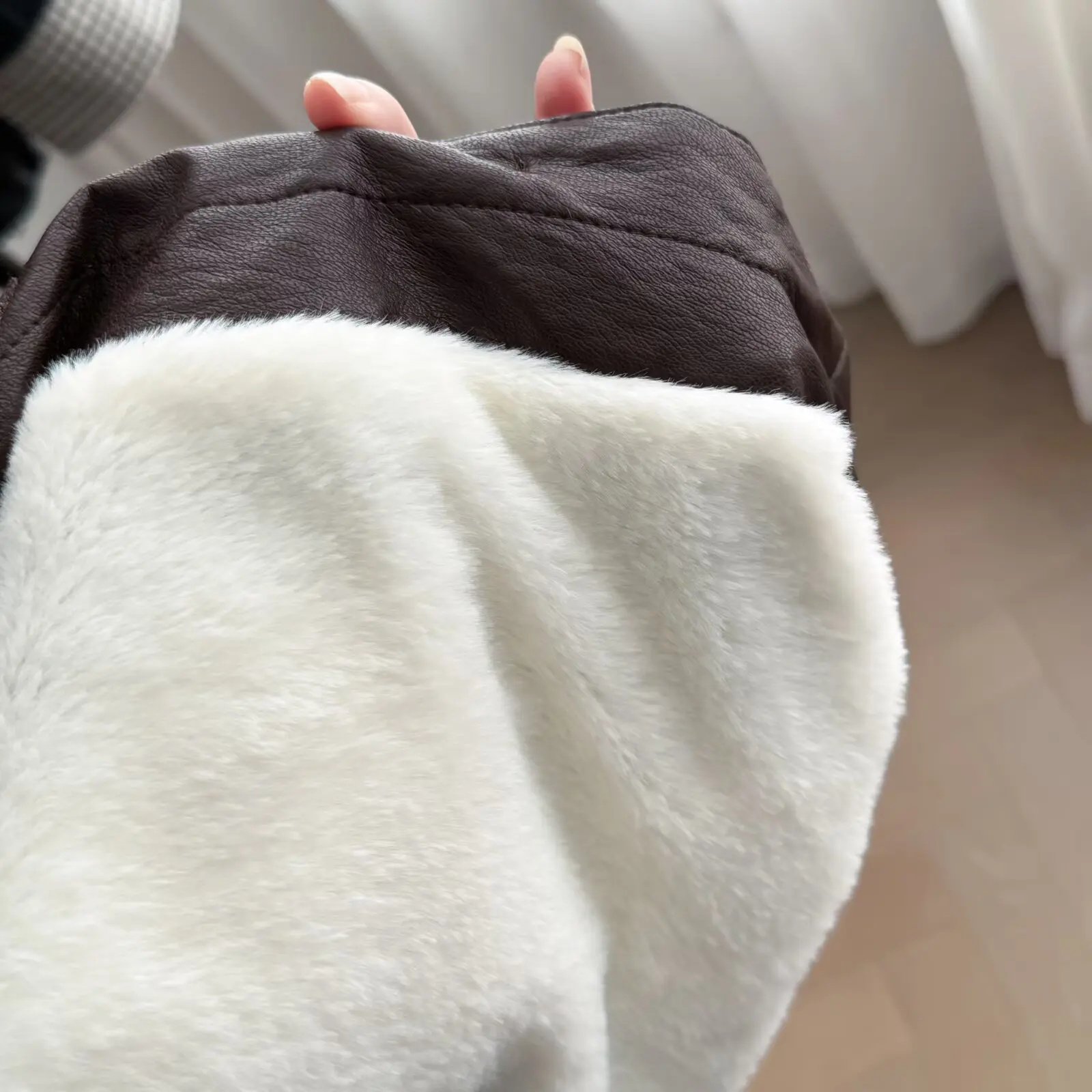 XXXXL Fashion Plus Size Women's Leather Jacket New Winter Oversized Clothing Style With Fleece Warm Windproof Lapel Coats 2532