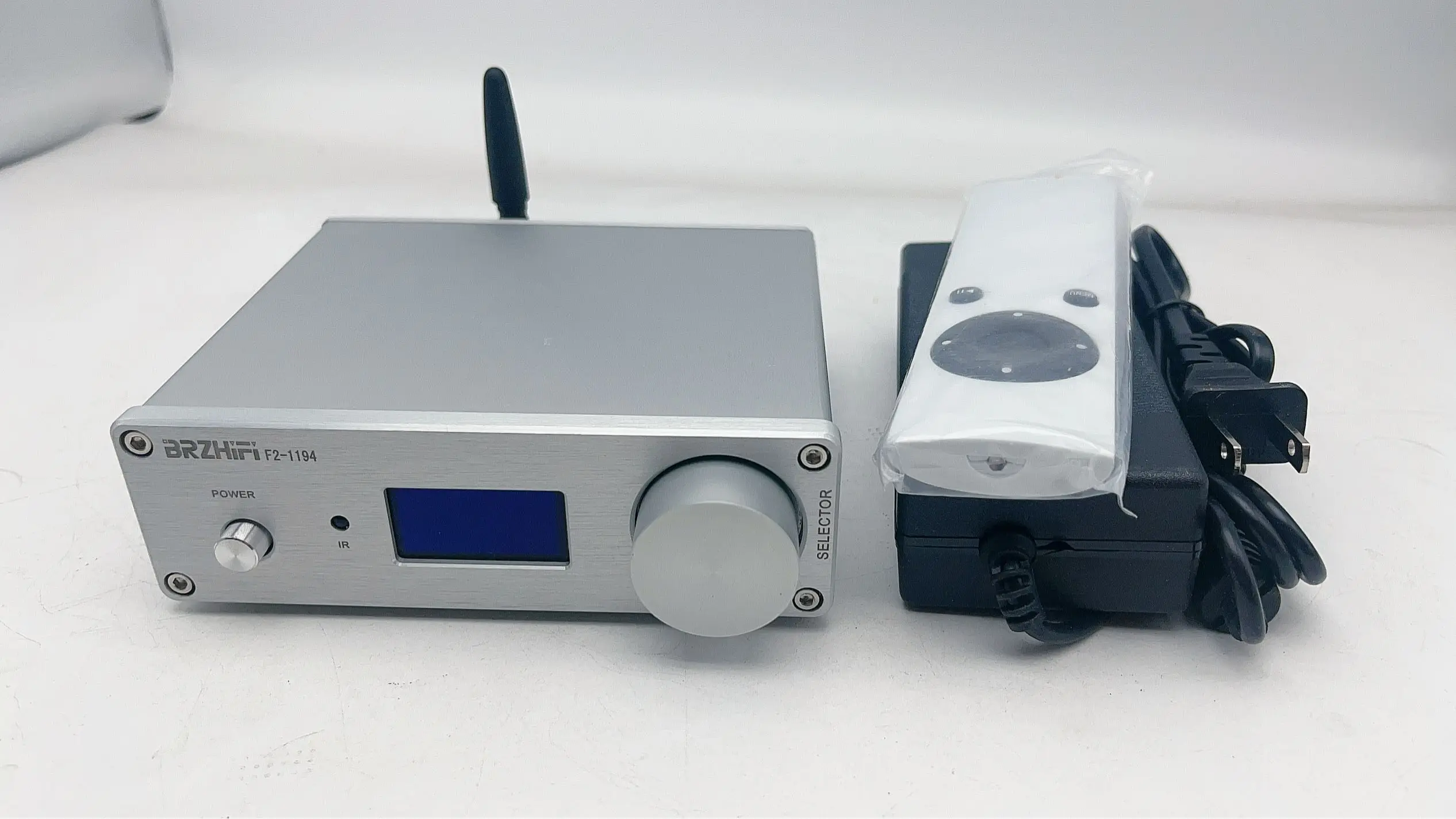 

Новый полноканальный пульт дистанционного управления F4, переключение входного сигнала на переднюю панель с регулировкой высоких и низких басов, Bluetooth 5,0 NJW1194