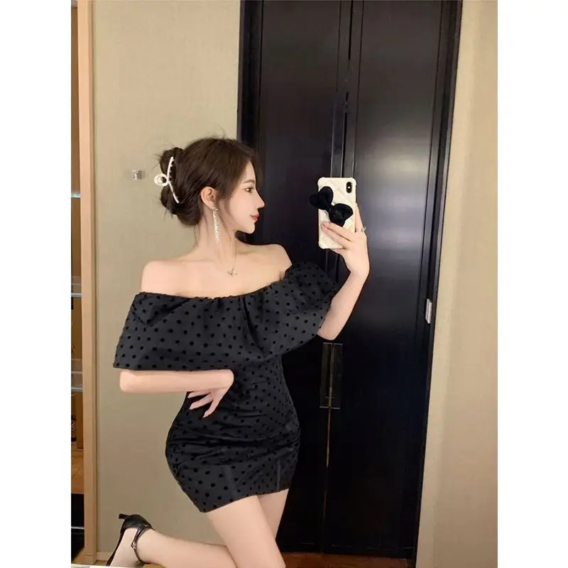 

Sexy One Shoulder Dress for Women's Summer New Fashionable Design with Ruffle Edge Slim Fit and Hip Wrap Dresses Female Clothes